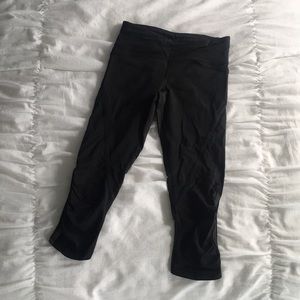 LULULEMON cropped black leggings